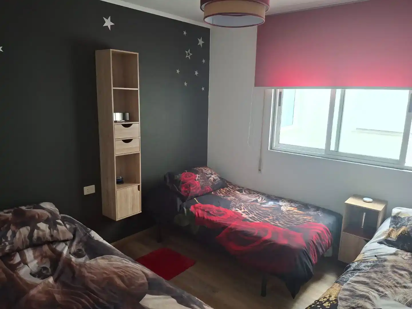 Schlafzimmer von Wohnung zur Miete in Sarria mit Parkett, Abstellraum und Möbliert