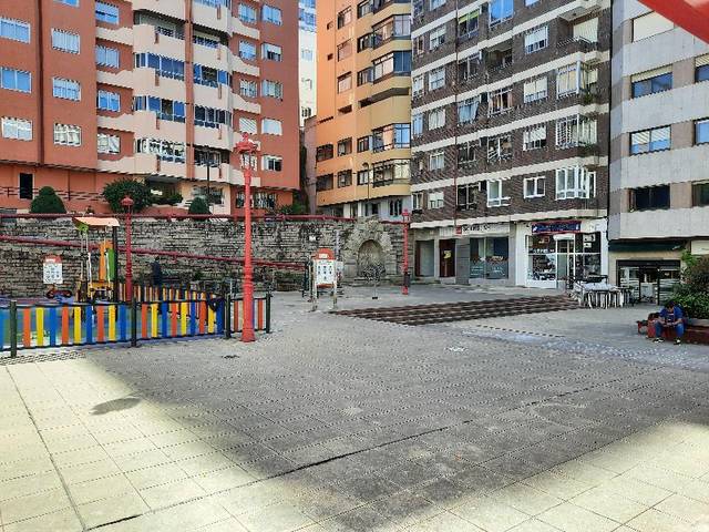 Local comercial en Alquiler en Avenida das Camelias en Camelias - Pi y Margall