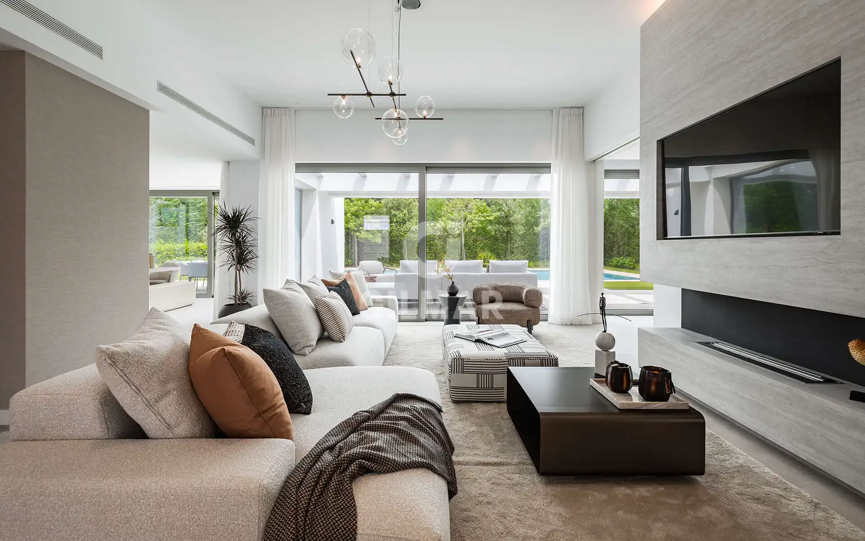 Sala de estar de Casa o chalet en venta en Estepona con Calefacción, Jardín privado y Piscina