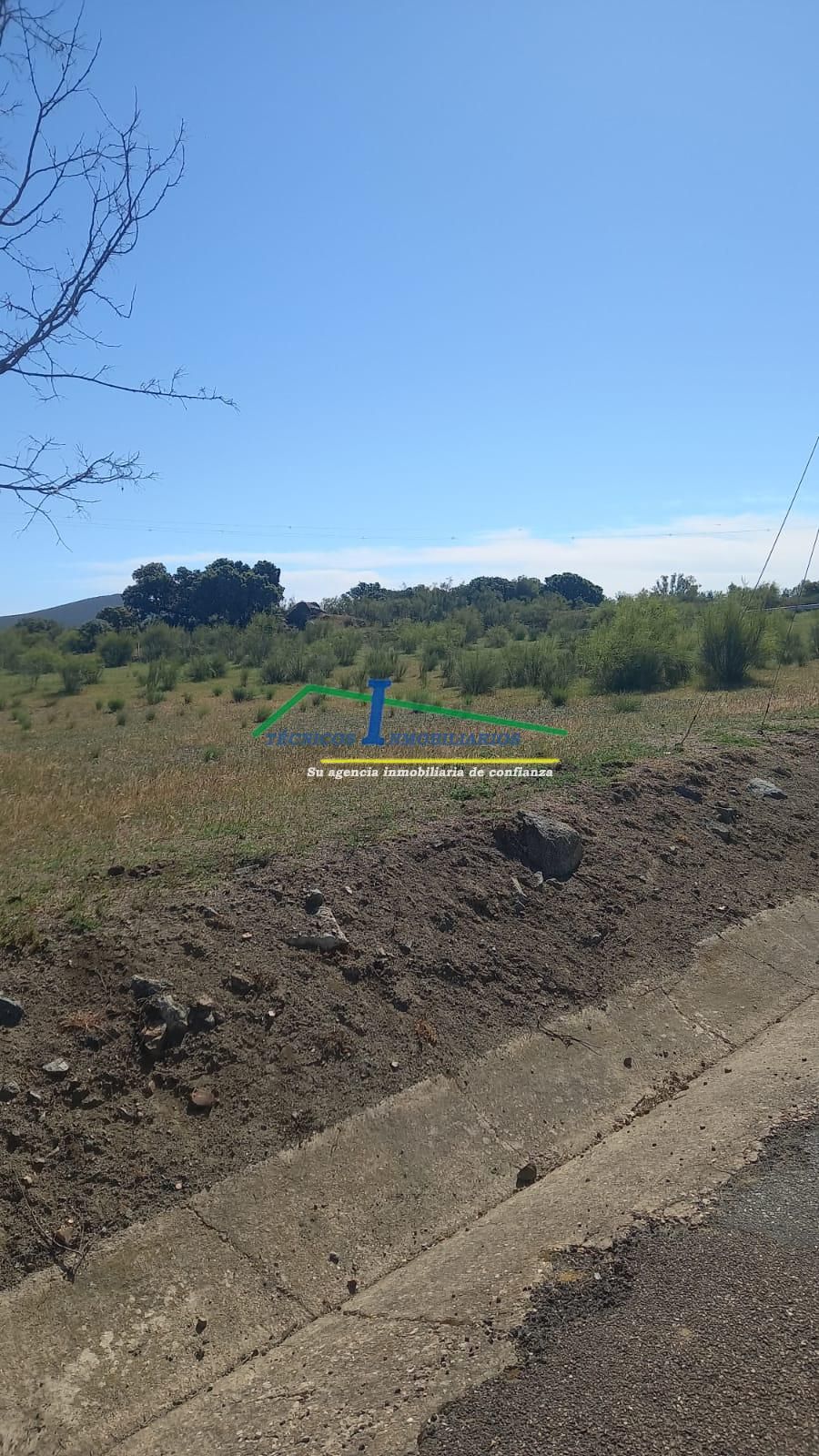 Terreny industrial en venda a Aljucén