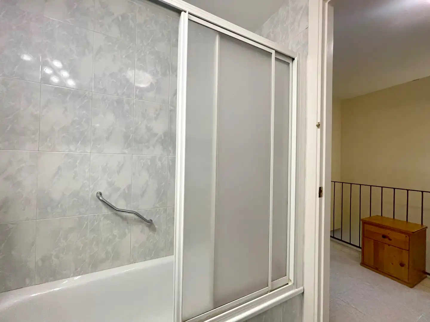 Baño de Casa adosada en venta en Sant Joan de les Abadesses con Calefacción, Jardín privado y Trastero