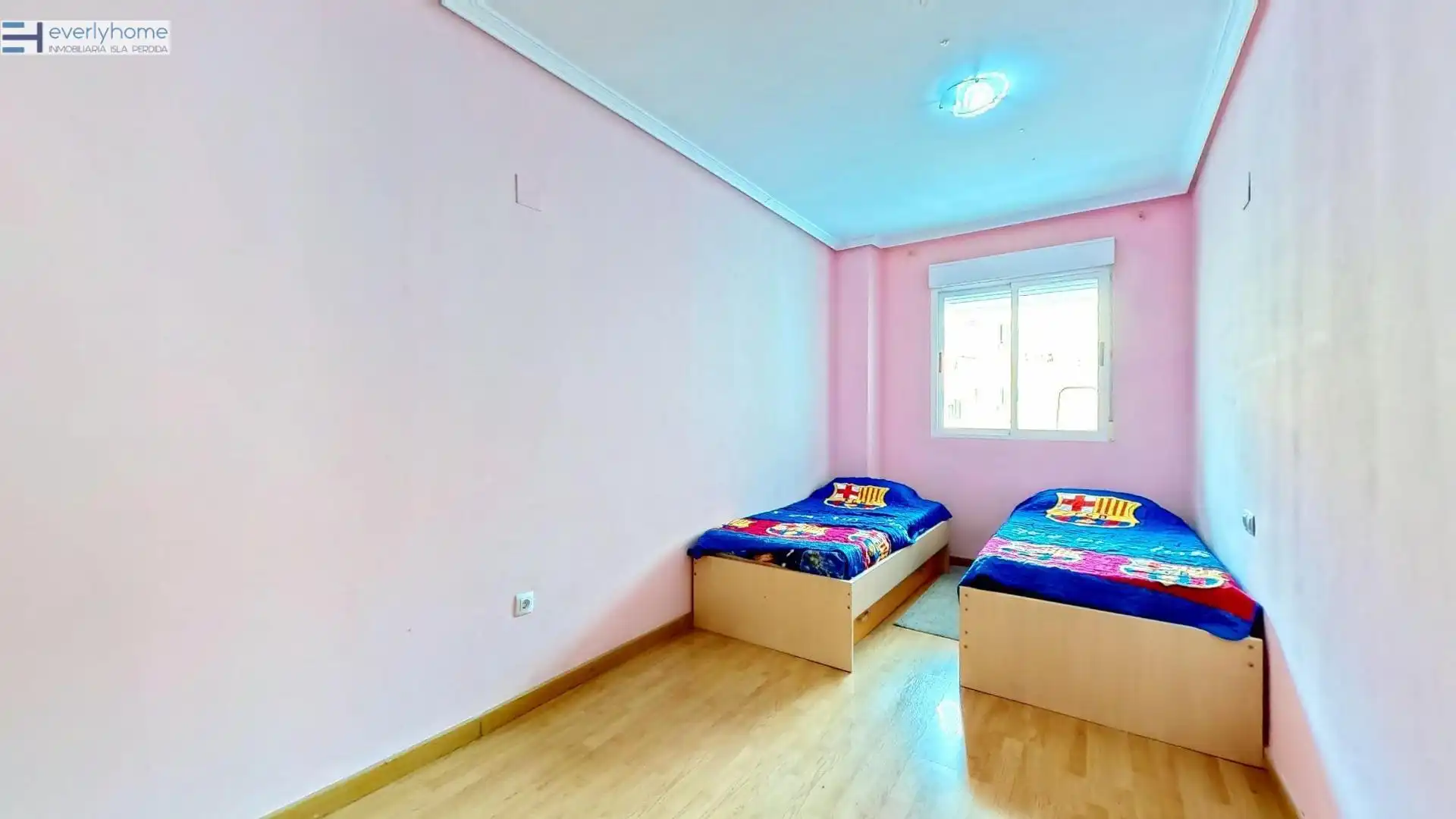Habitación de Piso en venta en Castellón de la Plana / Castelló de la Plana con Parquet y Trastero