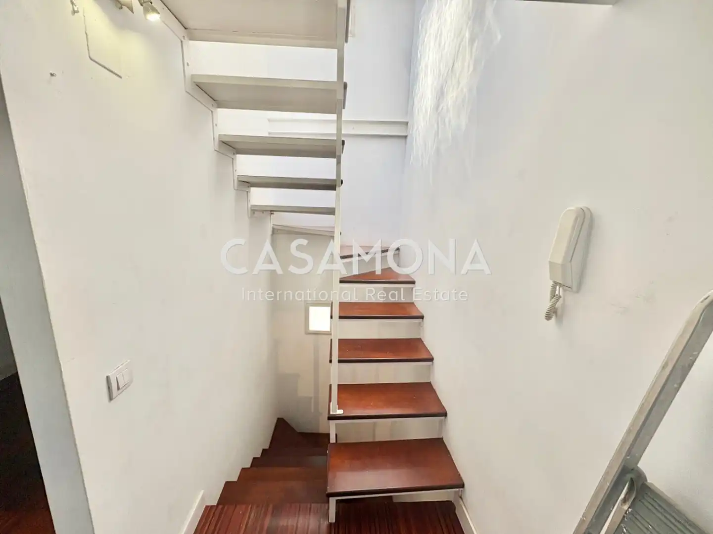 Maisonette zum Verkauf in Barcelona mit Klimaanlage, Terrasse und Balkon