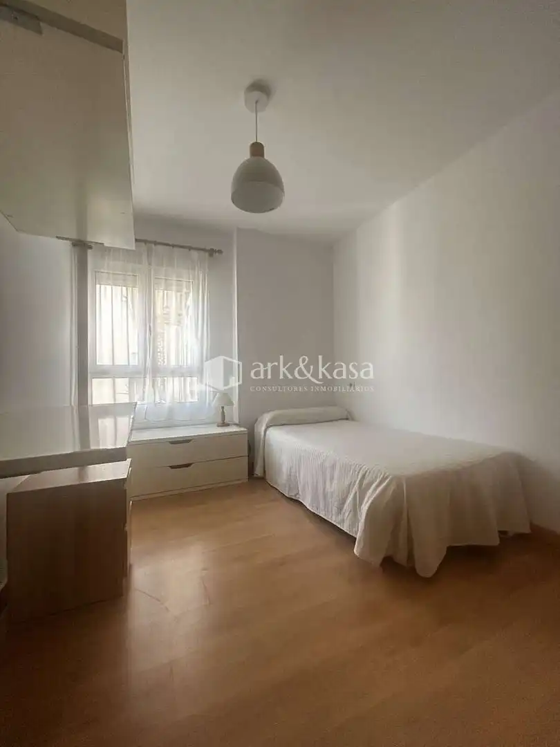 Habitación de Piso de alquiler en Valencia con Amueblado, Horno y Microondas