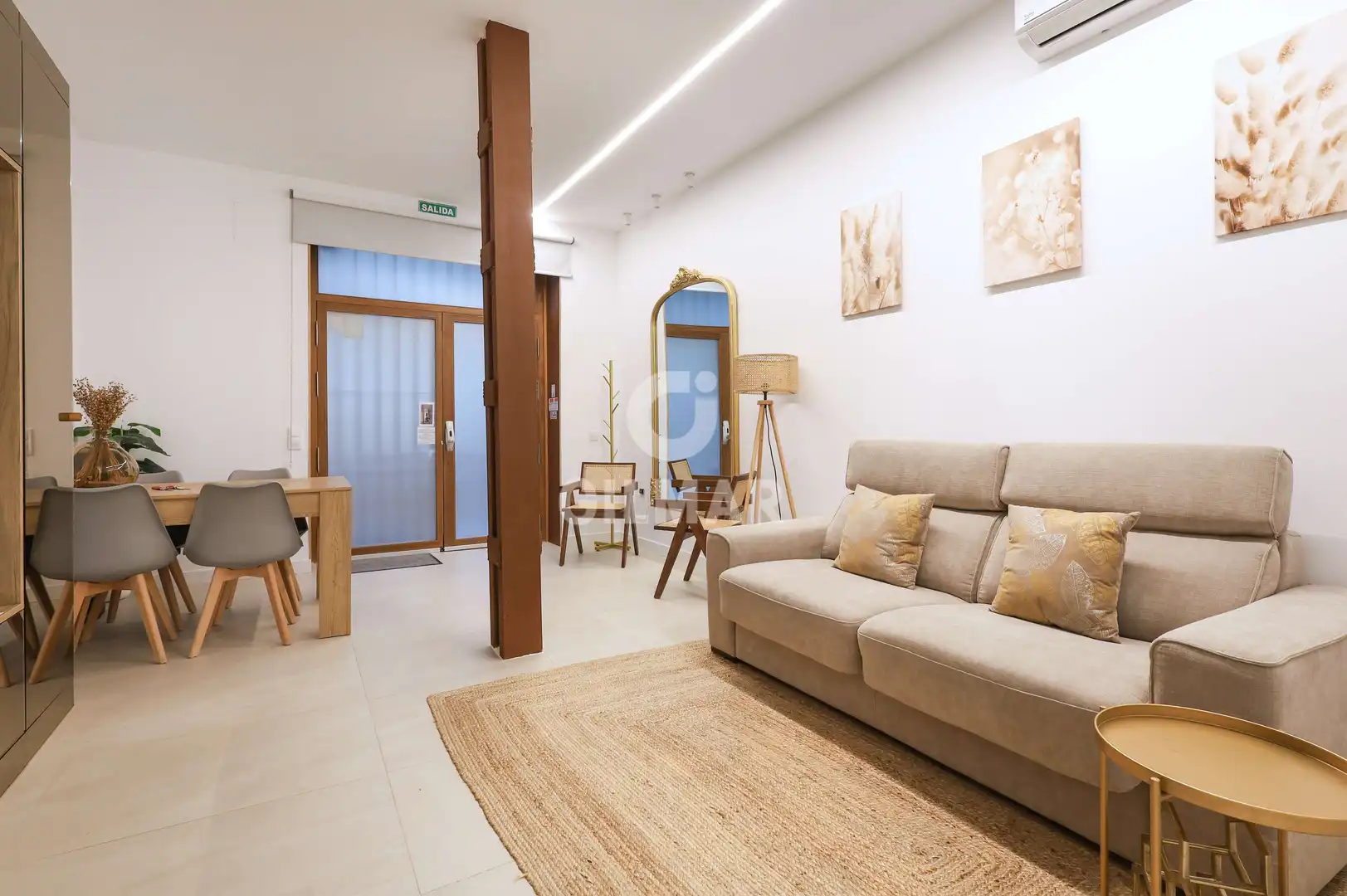 Sala de estar de Piso en venta en  Madrid Capital con Calefacción y Amueblado