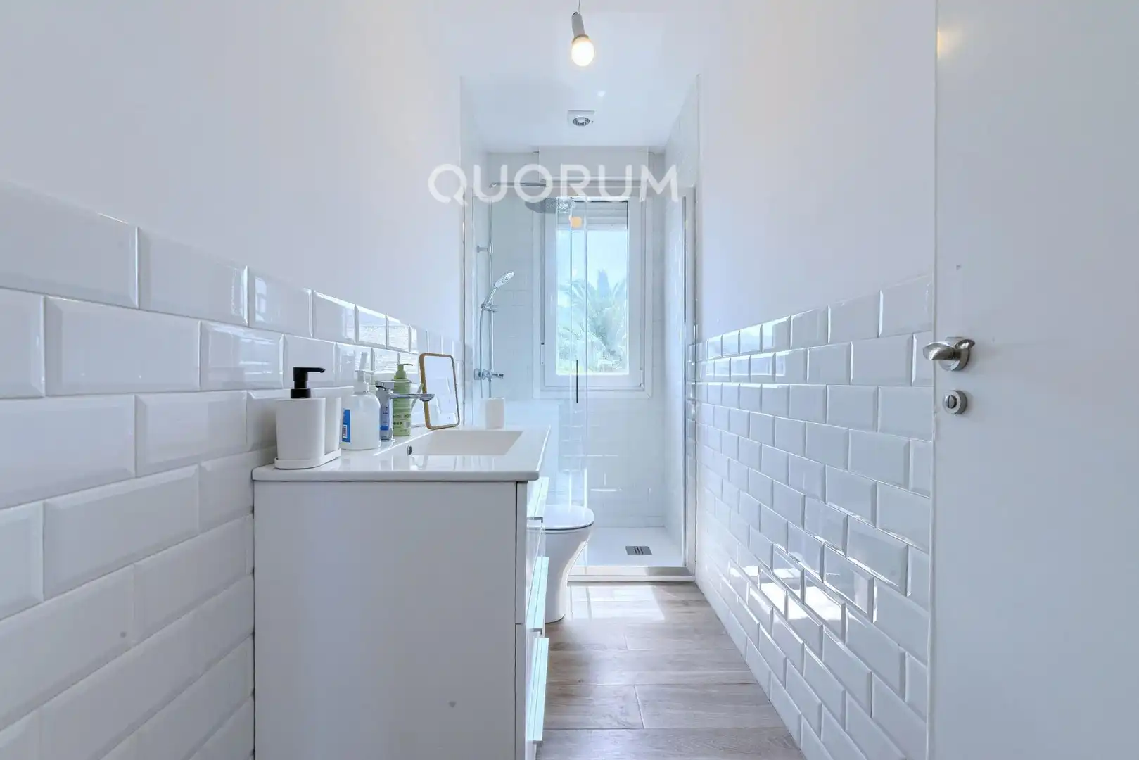 Badezimmer von Wohnung zum Verkauf in Arrigorriaga mit Parkett und Balkon