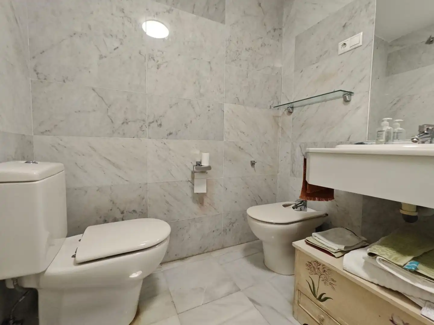 Badezimmer von Wohnung zur Miete in Benalmádena mit Klimaanlage, Terrasse und Gemeinschaftspool