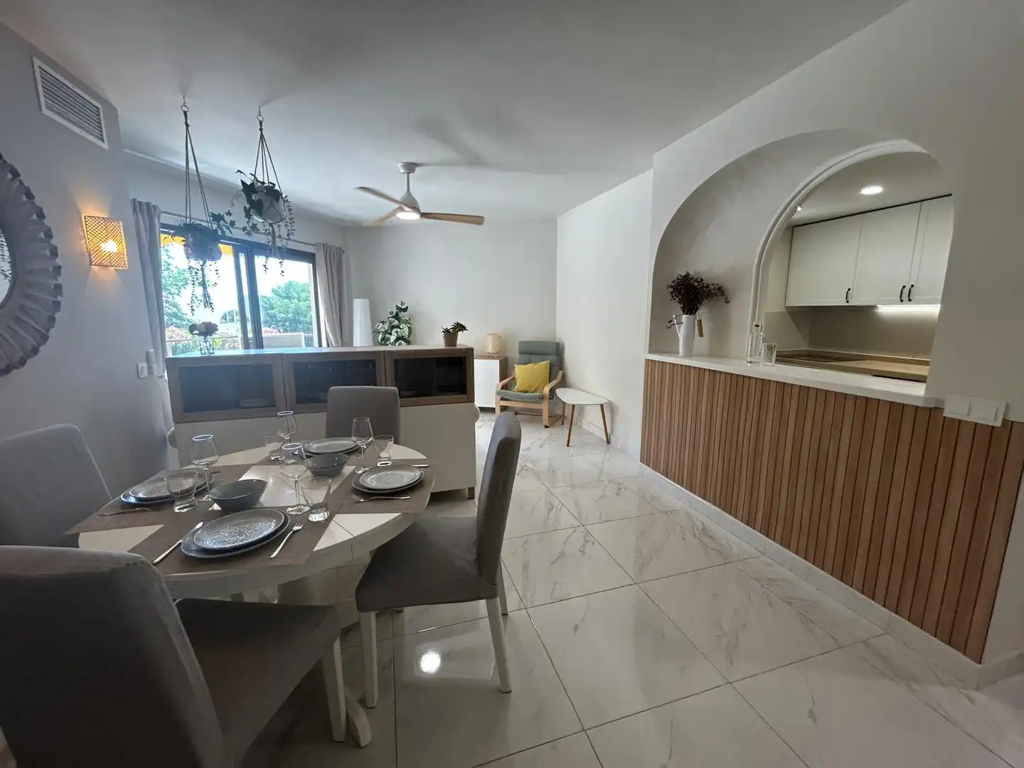Comedor de Piso de alquiler en Estepona con Aire acondicionado, Terraza y Amueblado