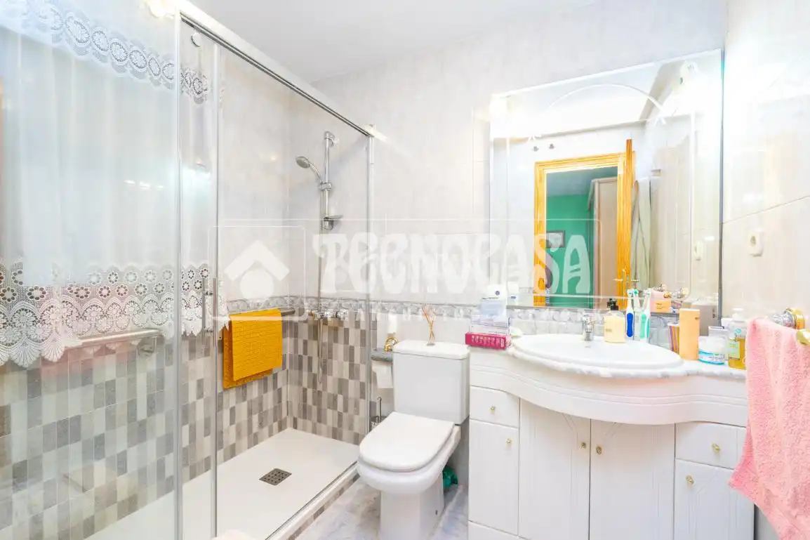 Baño de Casa adosada en venta en Colmenar Viejo con Calefacción, Jardín privado y Terraza