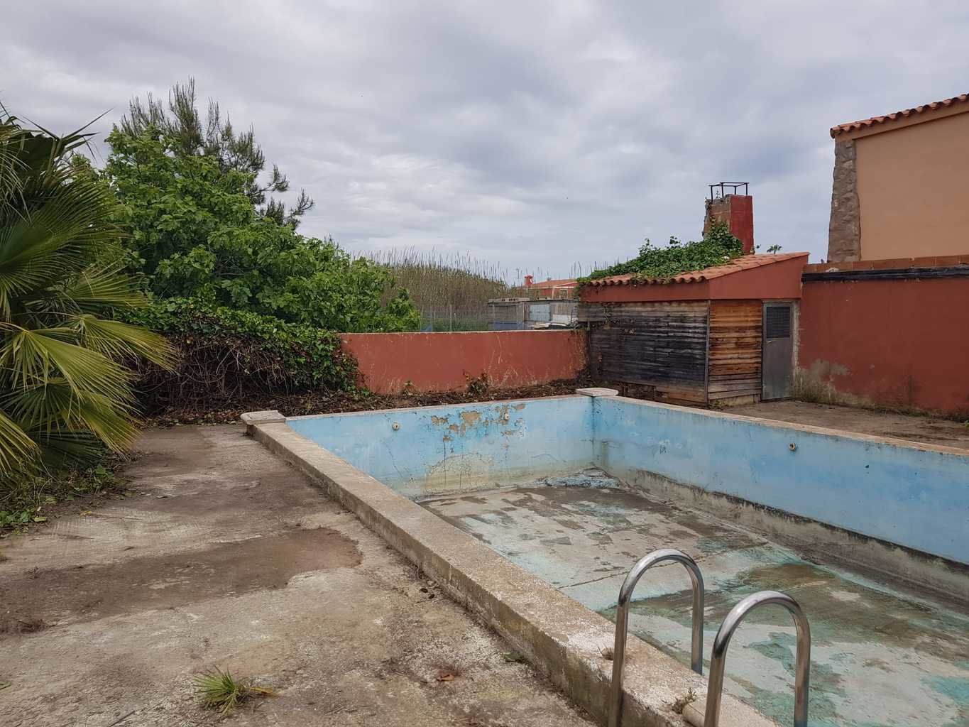 Piscina de Casa o chalet en venta en Castellón de la Plana / Castelló de la Plana con Terraza y Piscina