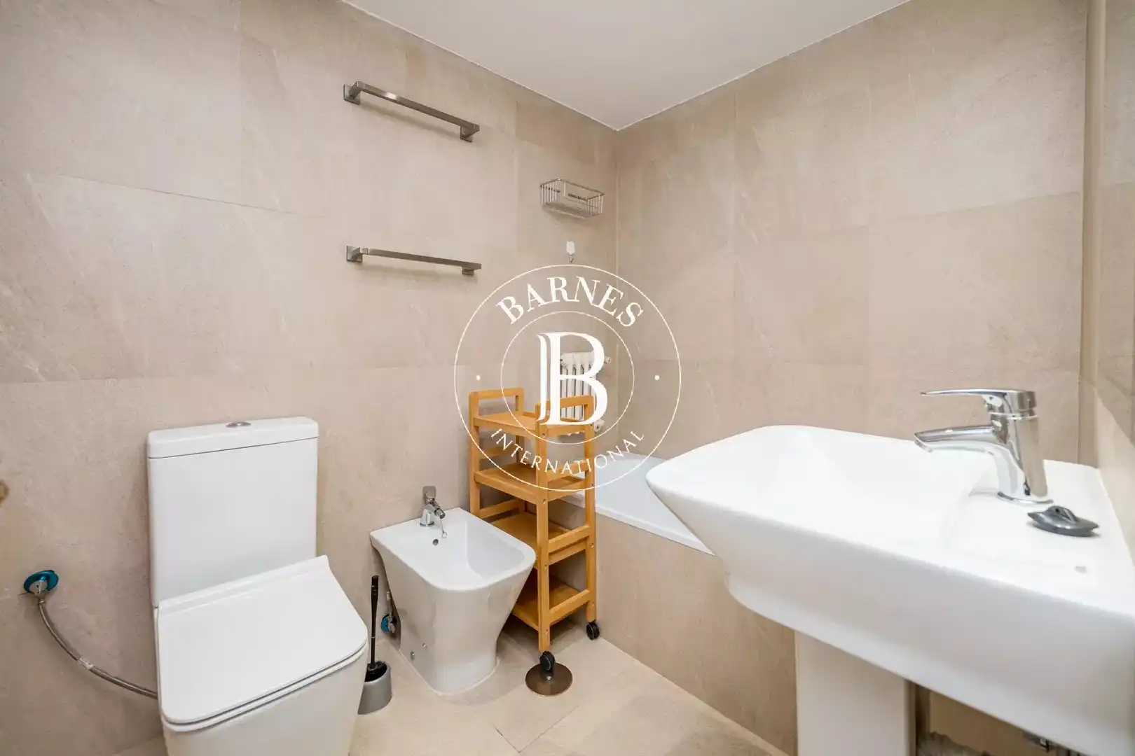 Bathroom of Flat for rent in Madrid  with Air Conditioner, Heating and Private garden
