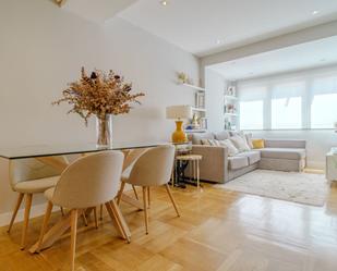 Sala d'estar de Apartament en venda en  Madrid Capital amb Aire condicionat