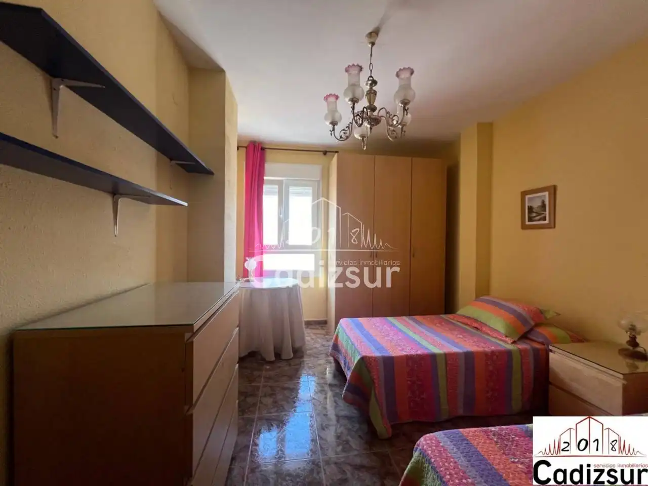 Habitación de Piso de alquiler en Cádiz con Terraza y Amueblado