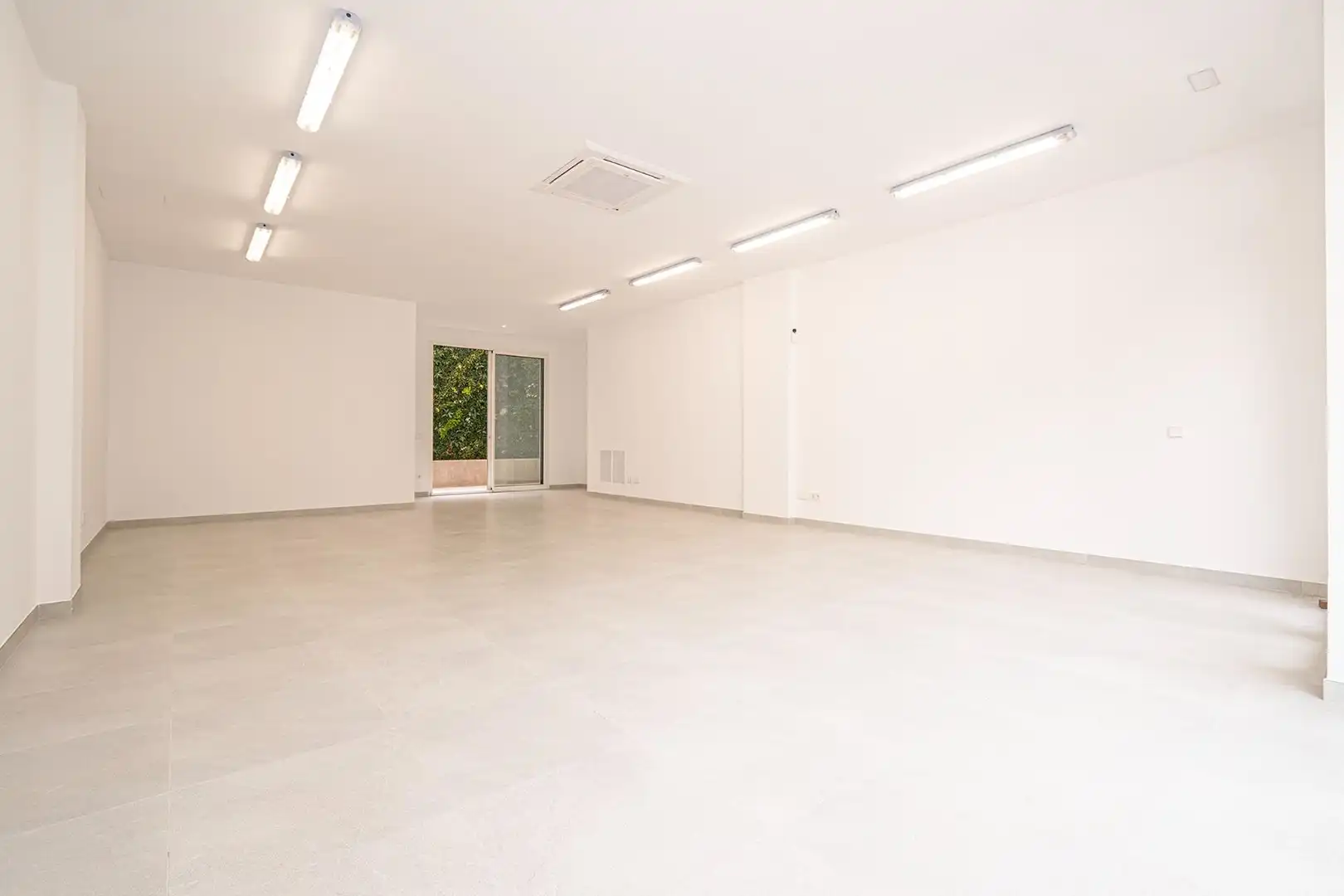 Business premises for sale in Carrer de Fra Luis de León, imagen 6