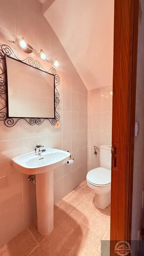 Bany de Casa o xalet en venda en Galapagar amb Calefacció, Terrassa i Traster