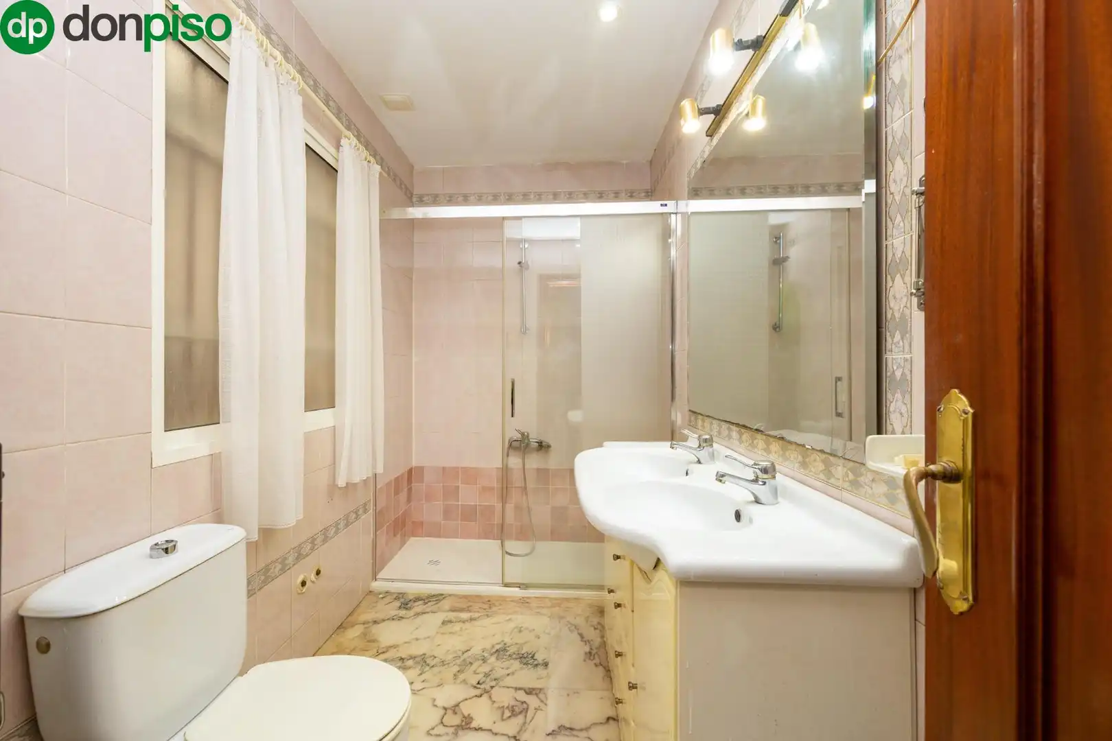Badezimmer von Erdgeschoss zum Verkauf in Granada