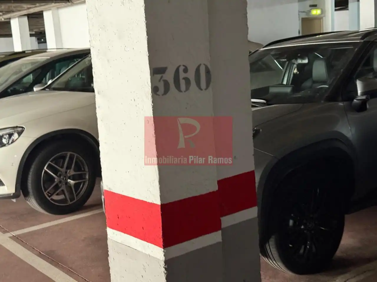 Parking de Piso en venta en León Capital  con Calefacción, Parquet y Terraza