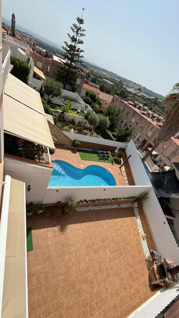 Piscina de Casa adosada en venta en Roda de Berà con Calefacción, Jardín privado y Terraza