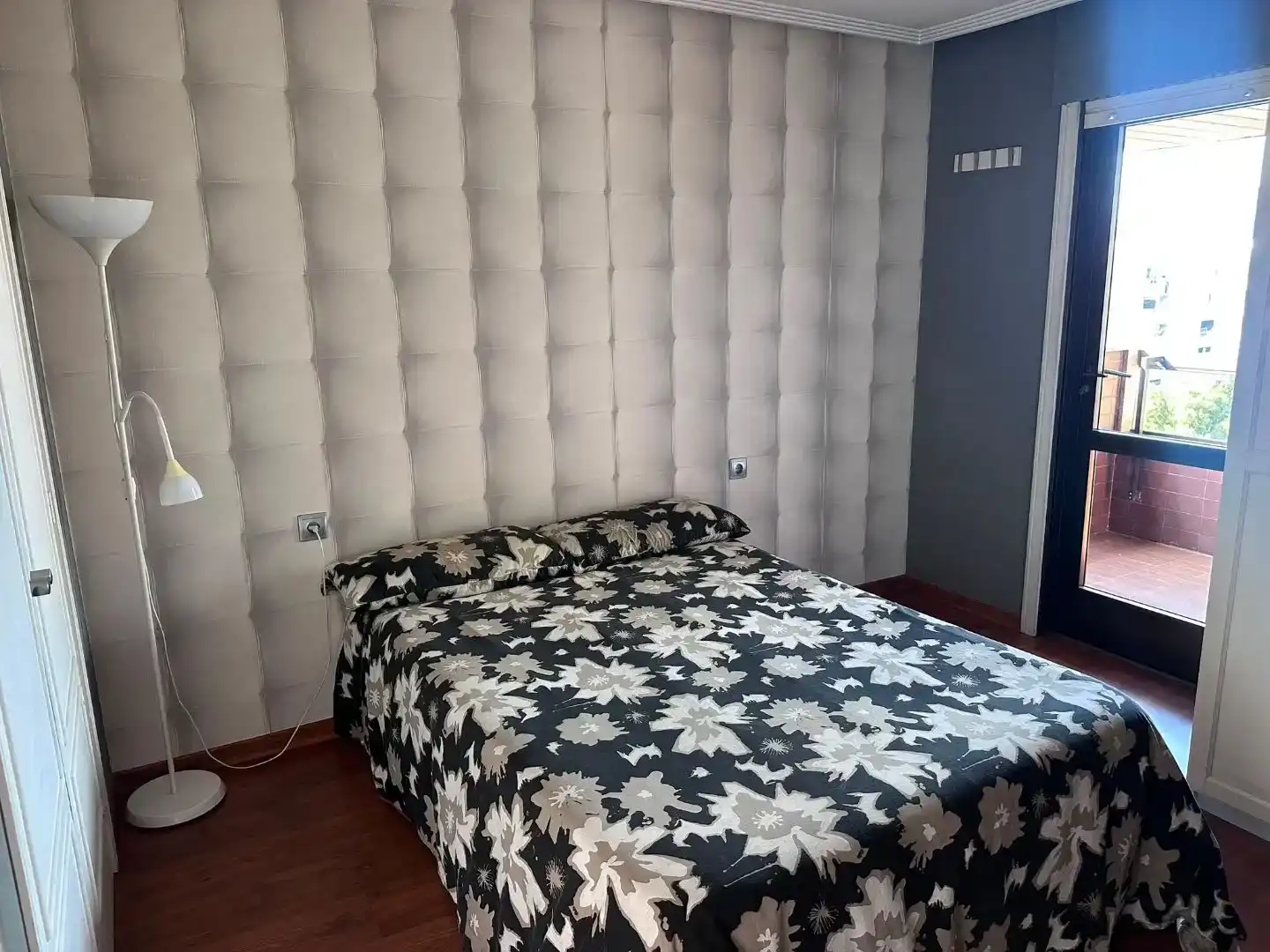 Dormitori de Apartament en venda en Vigo  amb Jardí privat, Parquet i Traster