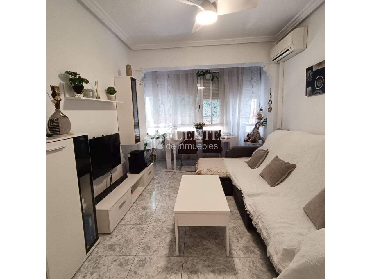 Sala d'estar de Pis en venda en Alicante / Alacant