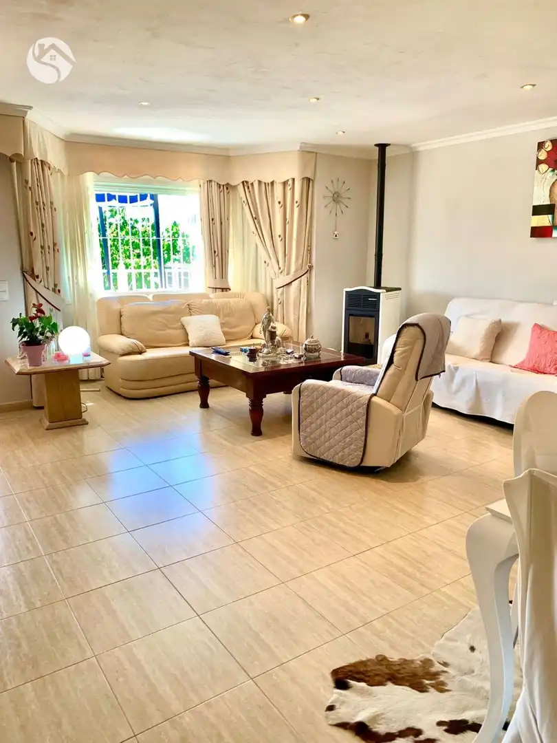 Sala d'estar de Casa o xalet en venda en Arcas del Villar amb Calefacció, Terrassa i Traster
