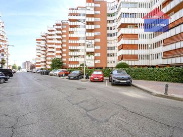 Piso con ascensor en venta en Villafontana - Estoril I