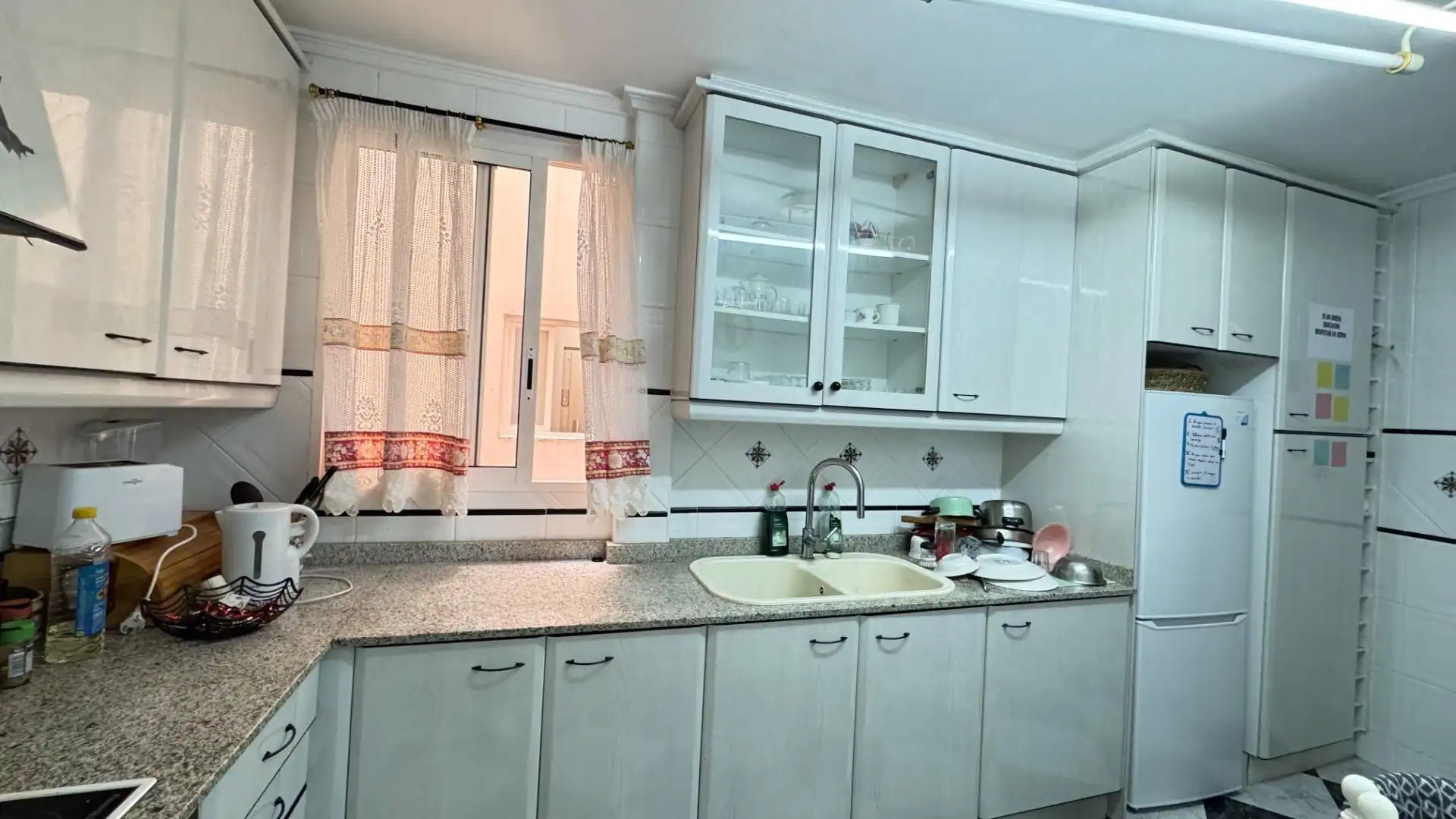 Cocina de Piso para compartir en Alicante / Alacant con Terraza, Amueblado y Alarma