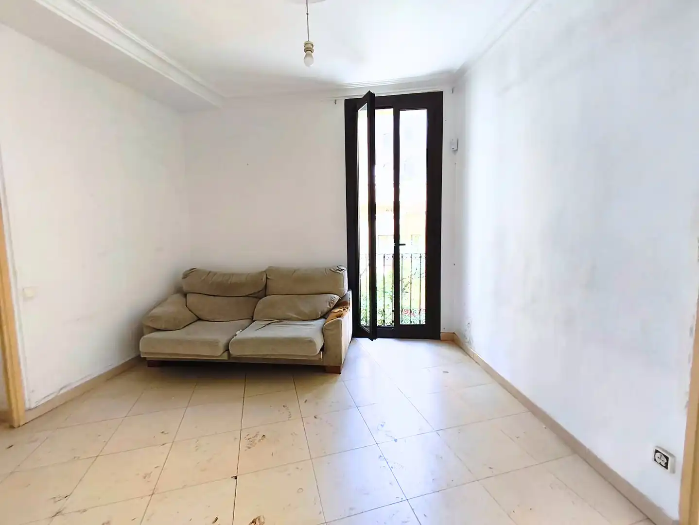 Living room of Flat for sale in Barcelona  with Parquet flooring, Terrace and Balcony