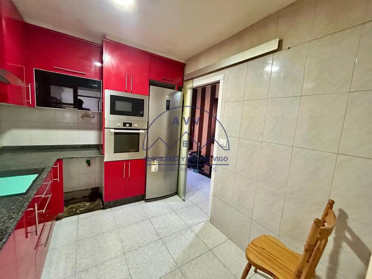 Cuina de Pis en venda en Vigo  amb Parquet, Traster i Moblat
