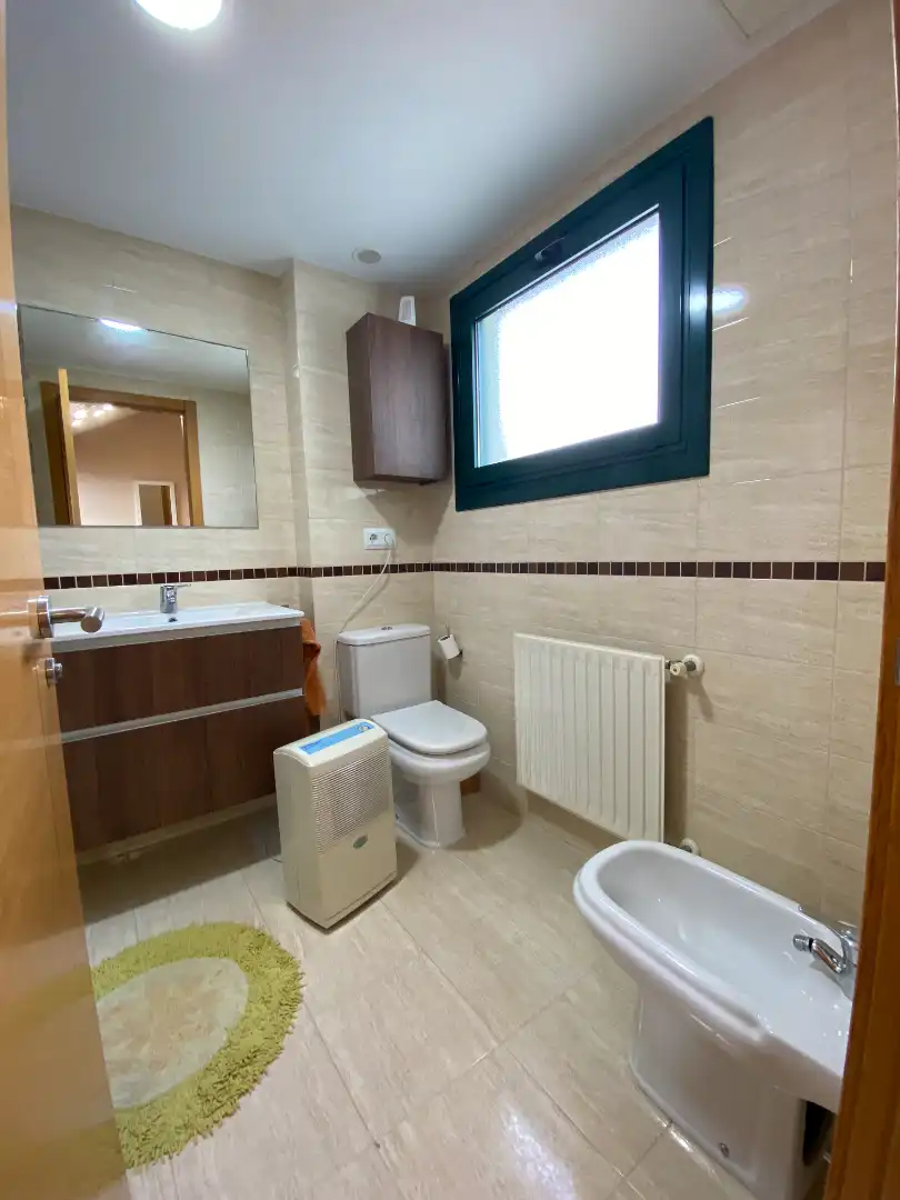 Badezimmer von Wohnung zur Miete in Boqueixón mit Terrasse, Abstellraum und Möbliert