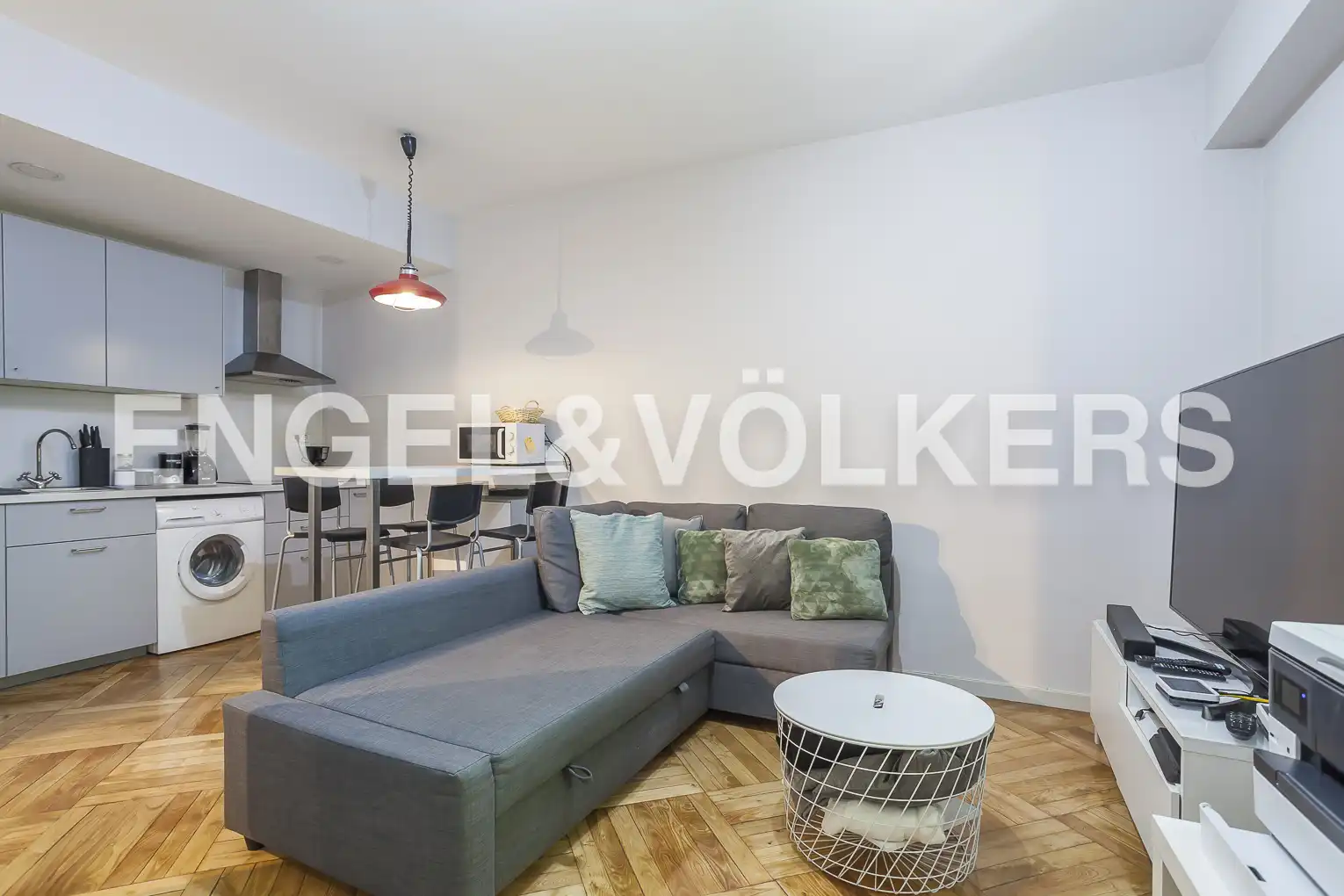 Living room of Flat for rent in Madrid  with Heating, Parquet flooring and Furnished