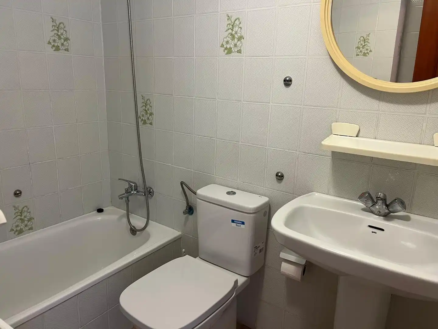 Bany de Apartament de lloguer en Gandia amb Aire condicionat, Terrassa i Moblat