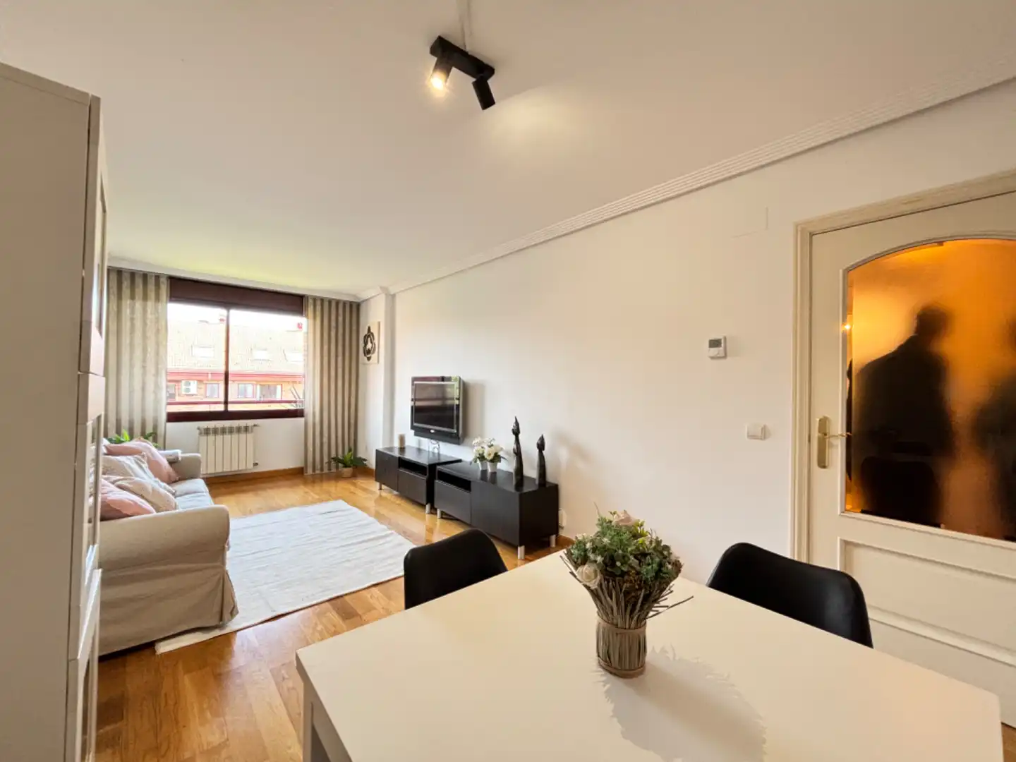 Wohnzimmer von Wohnung zum Verkauf in Majadahonda mit Klimaanlage, Heizung und Privatgarten