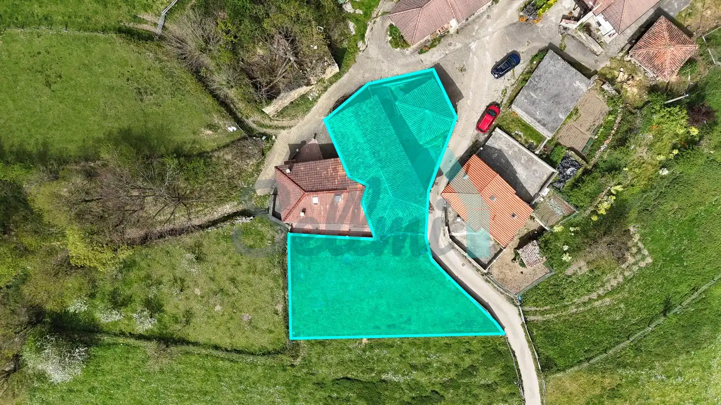 Einfamilien-Reihenhaus zum Verkauf in Quirós mit Privatgarten und Terrasse