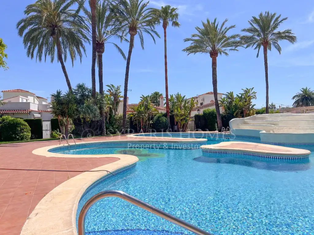 Piscina de Apartamento de alquiler en Dénia con Aire acondicionado, Jardín privado y Piscina