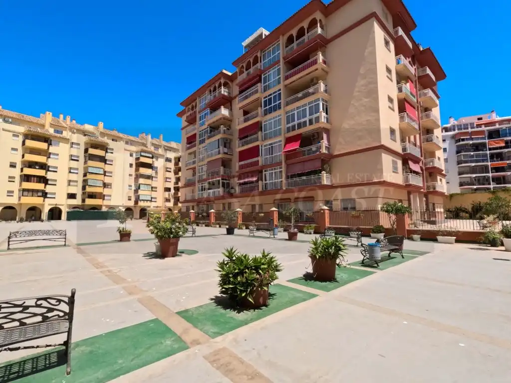 Vista exterior de Pis en venda en Fuengirola amb Terrassa i Piscina comunitària