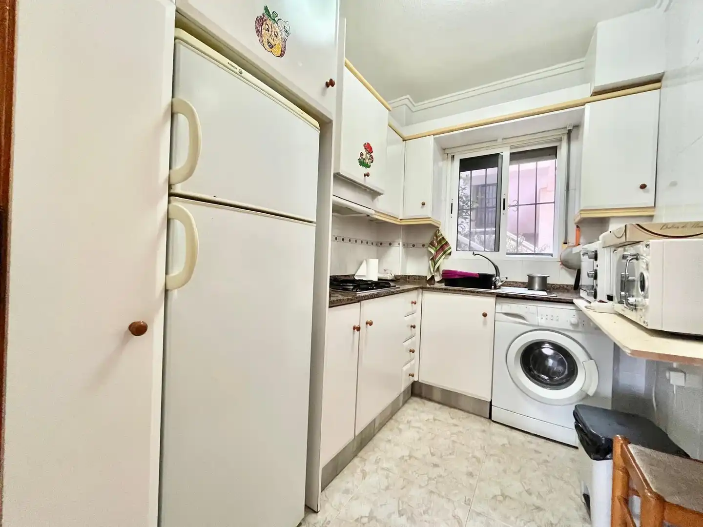 Cocina de Planta baja de alquiler en Torrevieja con Calefacción, Piscina y Amueblado