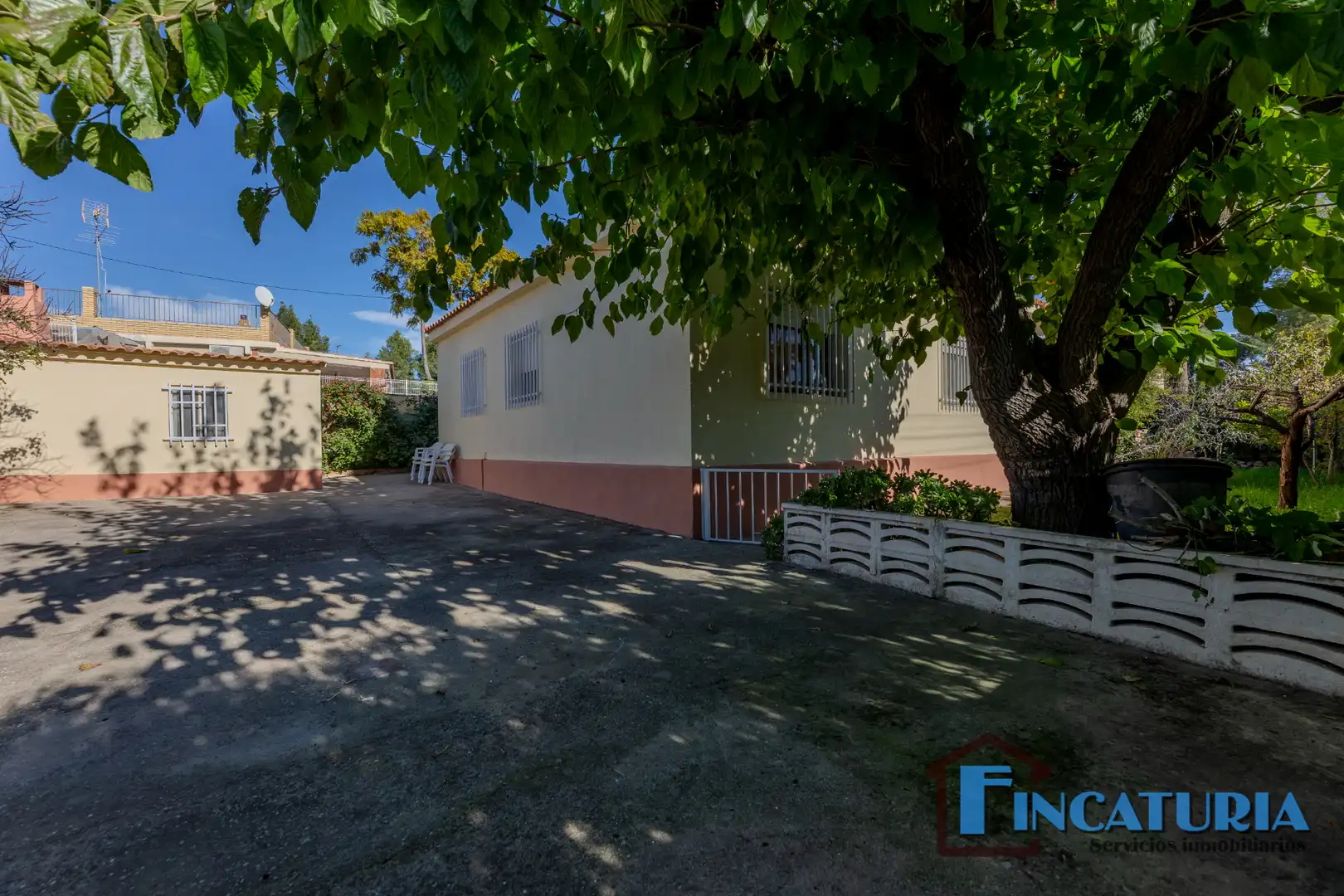 Vista exterior de Casa o chalet en venta en Riba-roja de Túria con Aire acondicionado, Jardín privado y Terraza