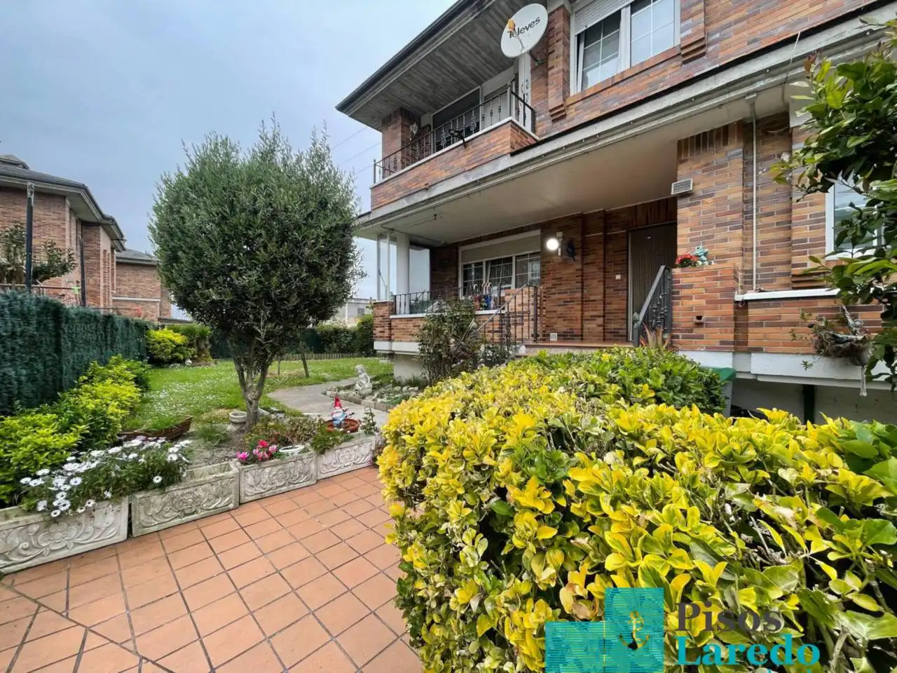 Vista exterior de Casa o chalet en venta en Laredo con Calefacción, Jardín privado y Terraza