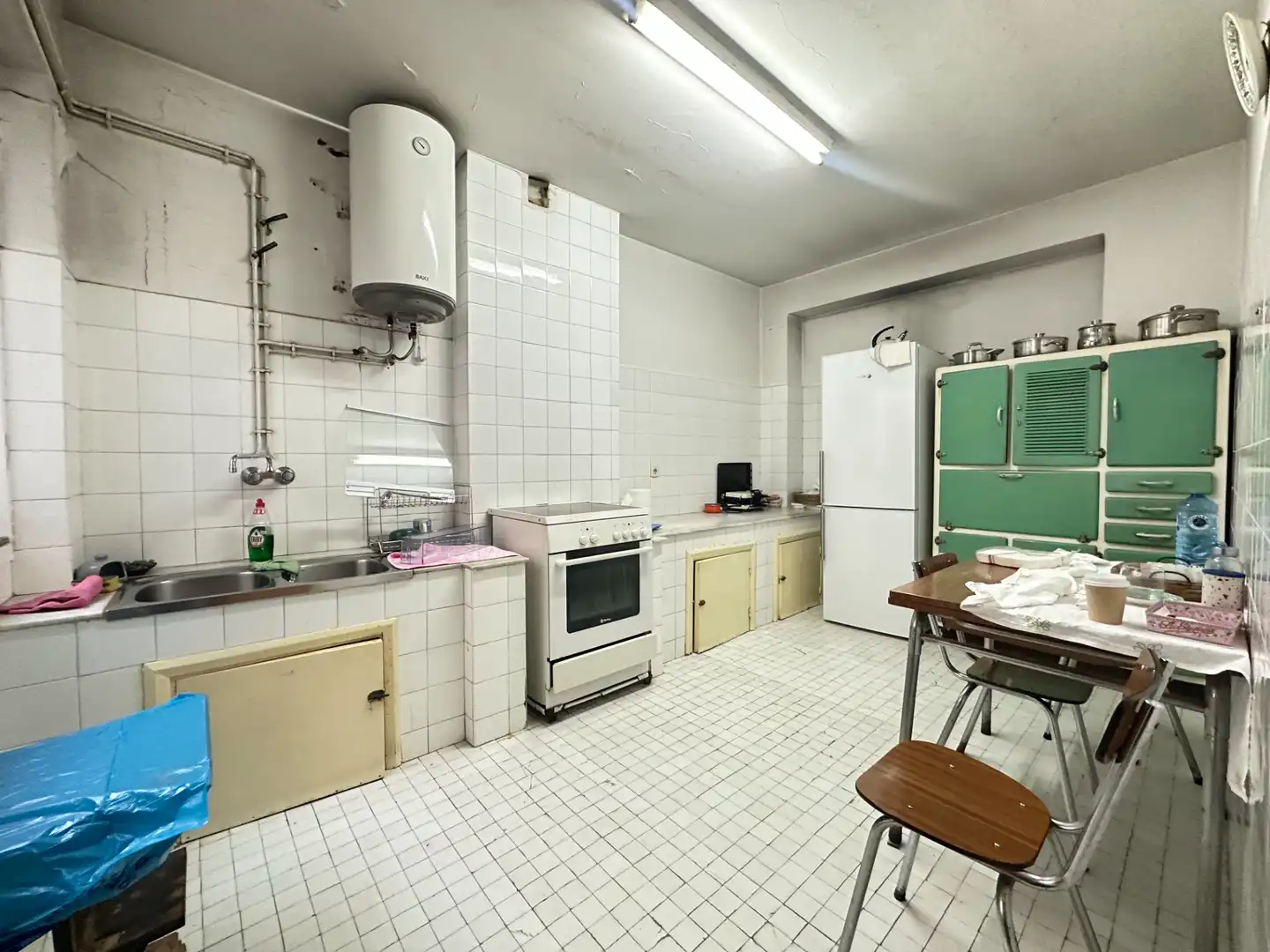 Cocina de Piso en venta en Santiago de Compostela  con Calefacción y Trastero