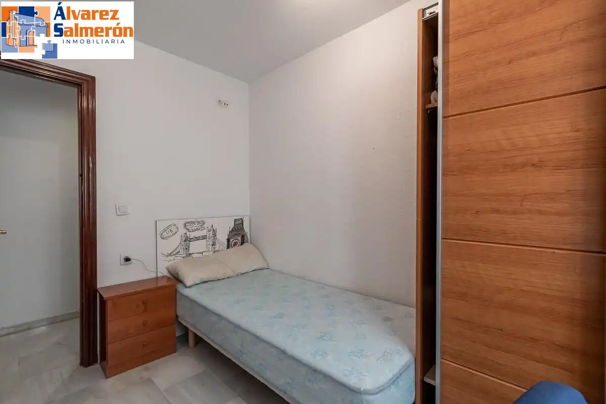 Bedroom of Flat for sale in Granada  with Heating and Storage room
