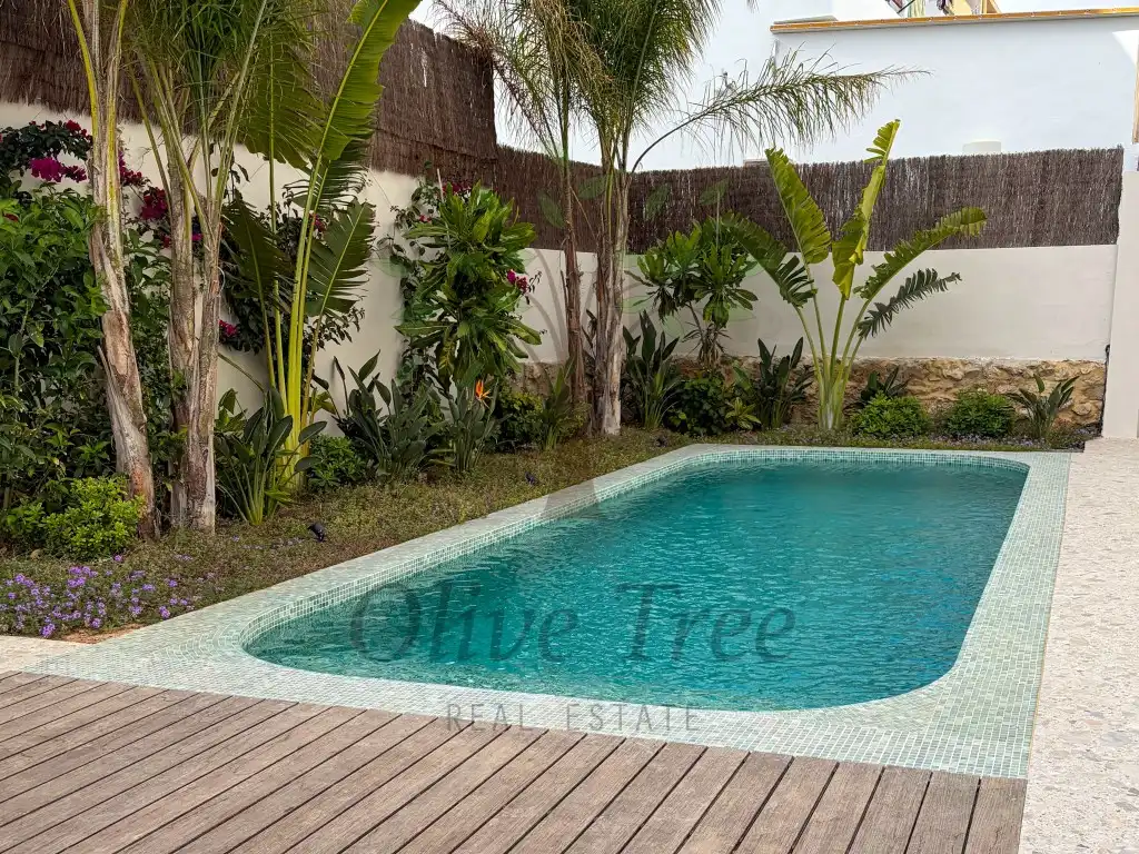 Piscina de Apartament de lloguer en Eivissa amb Aire condicionat
