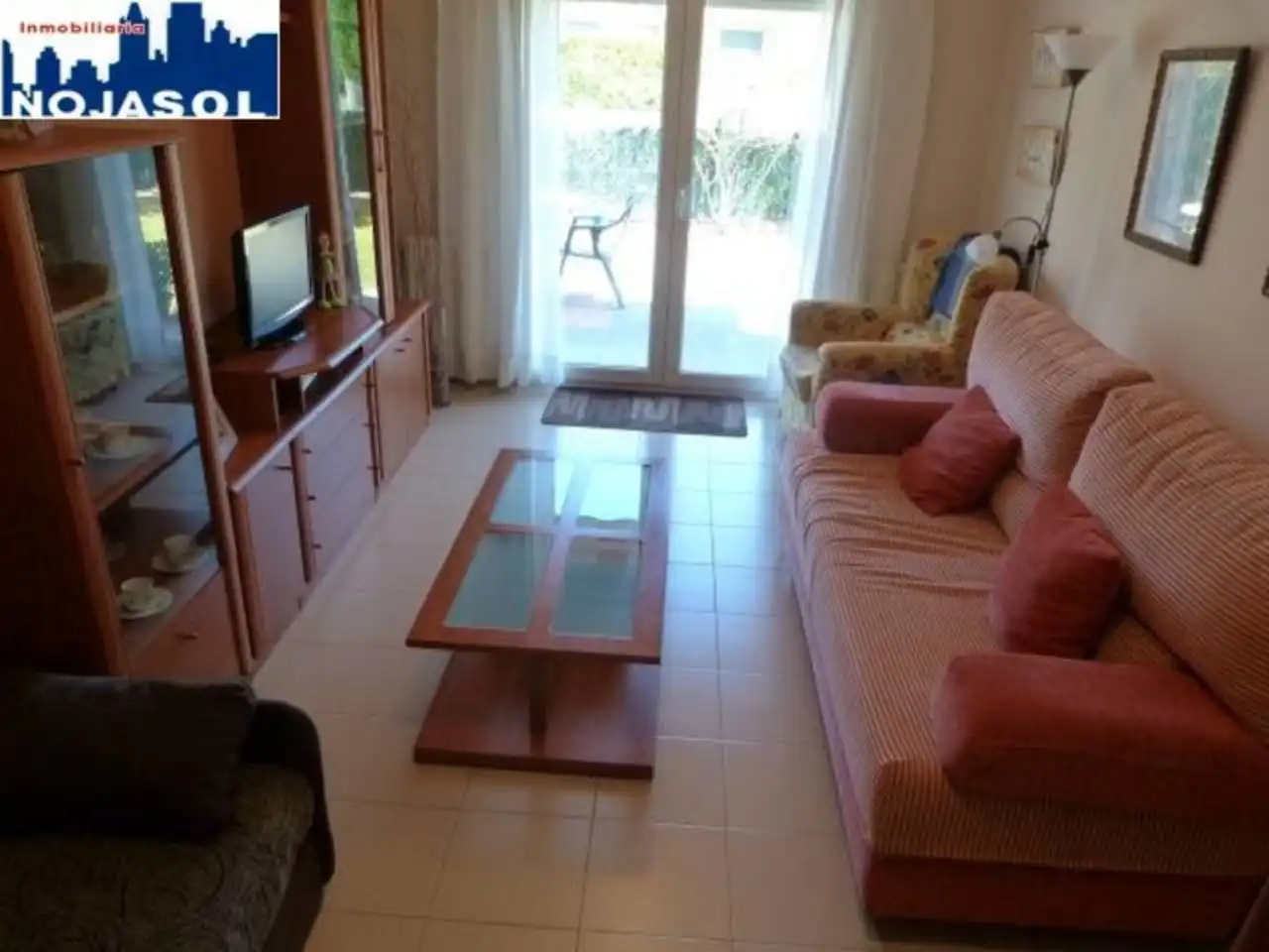 Sala d'estar de Apartament de lloguer en Arnuero amb Calefacció, Jardí privat i Terrassa