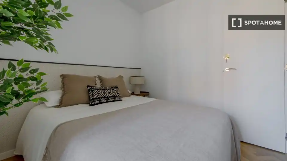 Bedroom of Flat for rent in Madrid  with Air Conditioner, Heating and Furnished