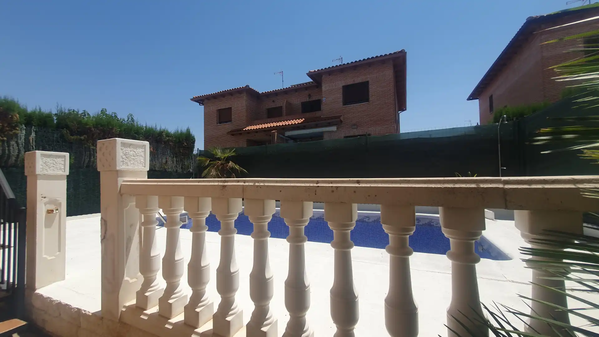Vista exterior de Casa adosada en venda en Olías del Rey amb Aire condicionat, Calefacció i Jardí privat