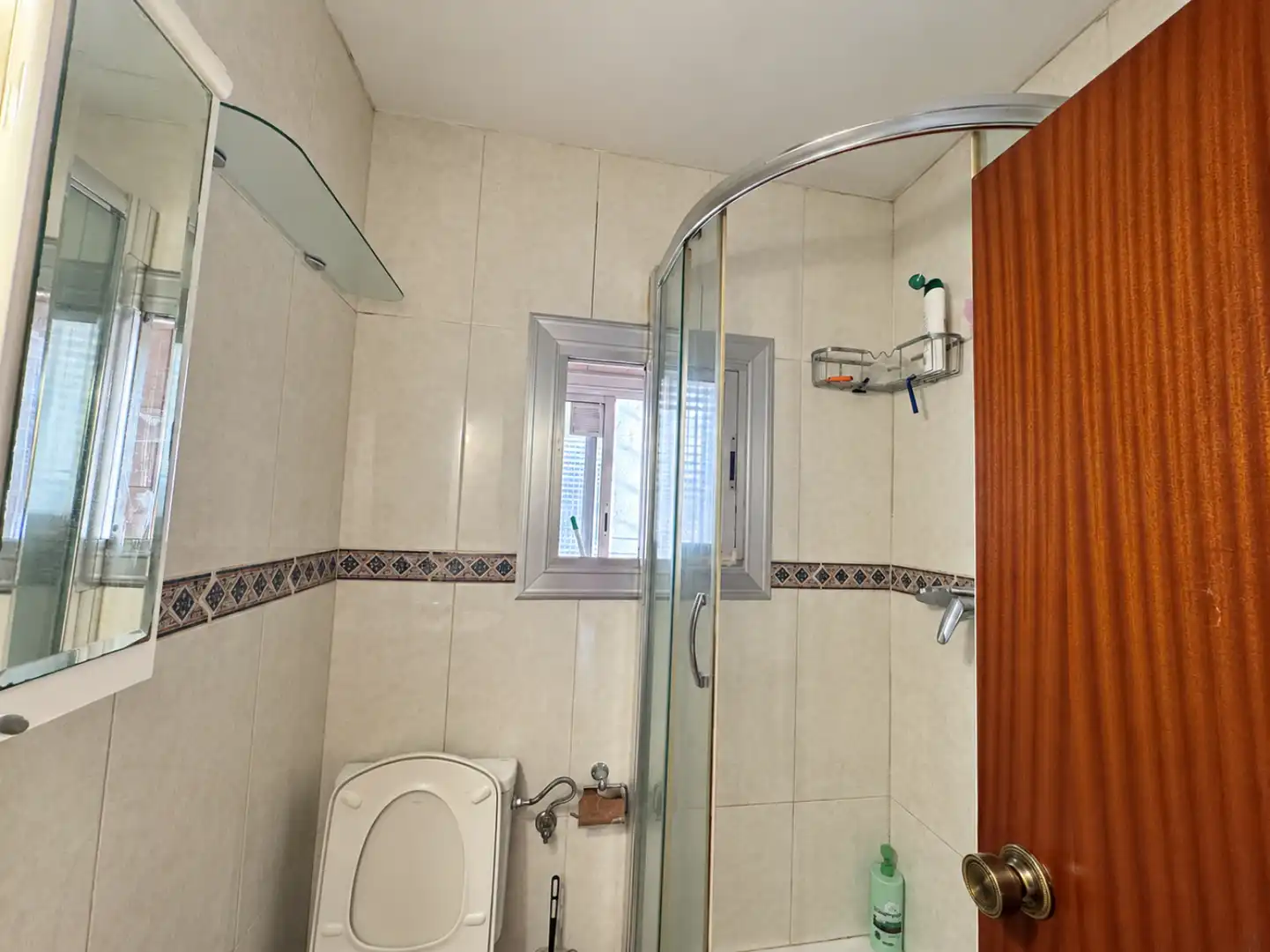 Badezimmer von Wohnung zum Verkauf in Cerdanyola del Vallès mit Privatgarten und Balkon