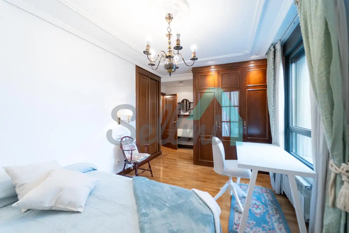 Schlafzimmer von Wohnung zur Miete in Oviedo  mit Heizung, Parkett und Möbliert