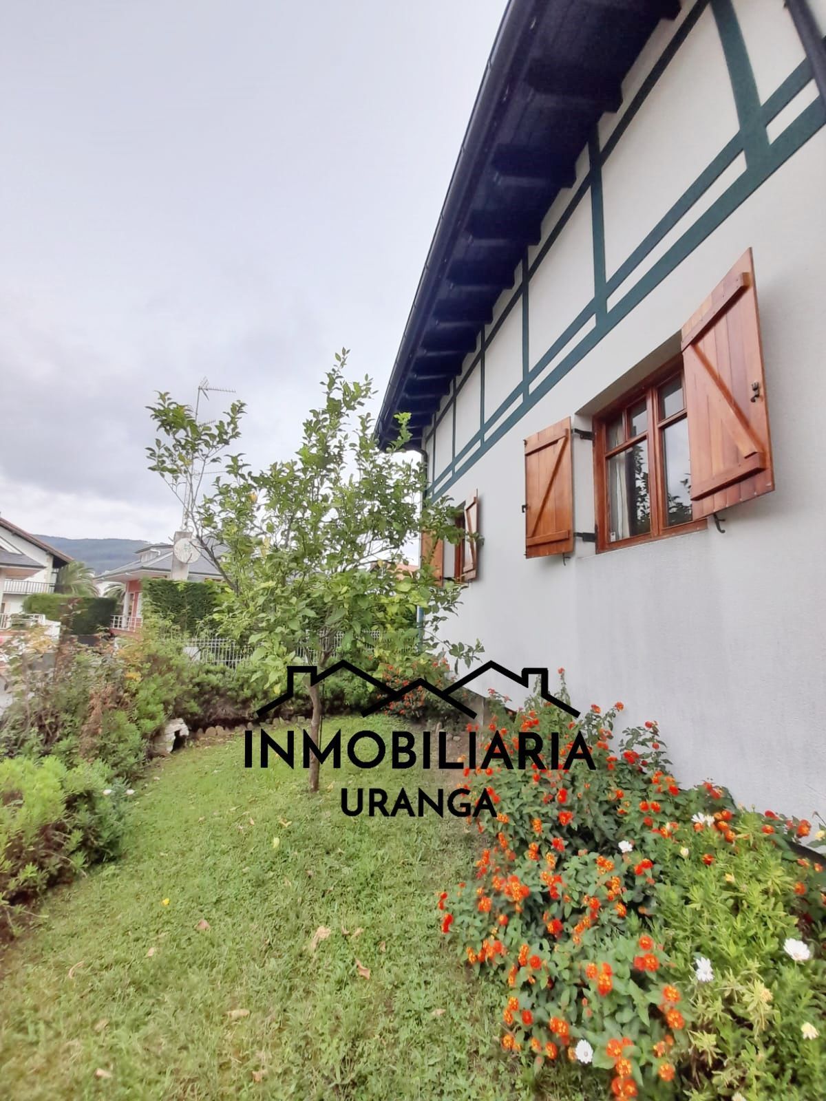 Vista exterior de Casa o xalet en venda en Castro-Urdiales amb Calefacció, Jardí privat i Traster