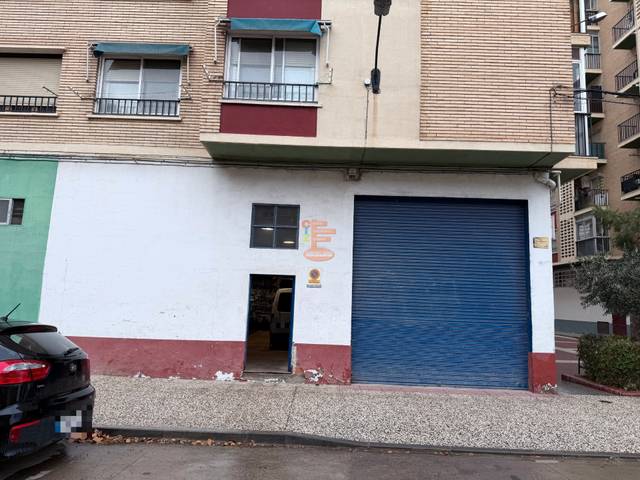 Local comercial en Venta en Calle de Joaquín Numancia en La Jota