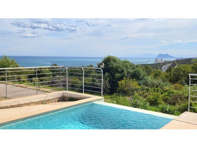 Casa-chalet en Venta en Urbanizacion Invespania (Tr) en Torreguadiaro - San Diego